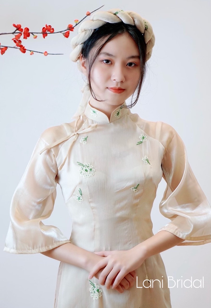 Aó Dài Bưng Quả Nude Hoa Cỏ 