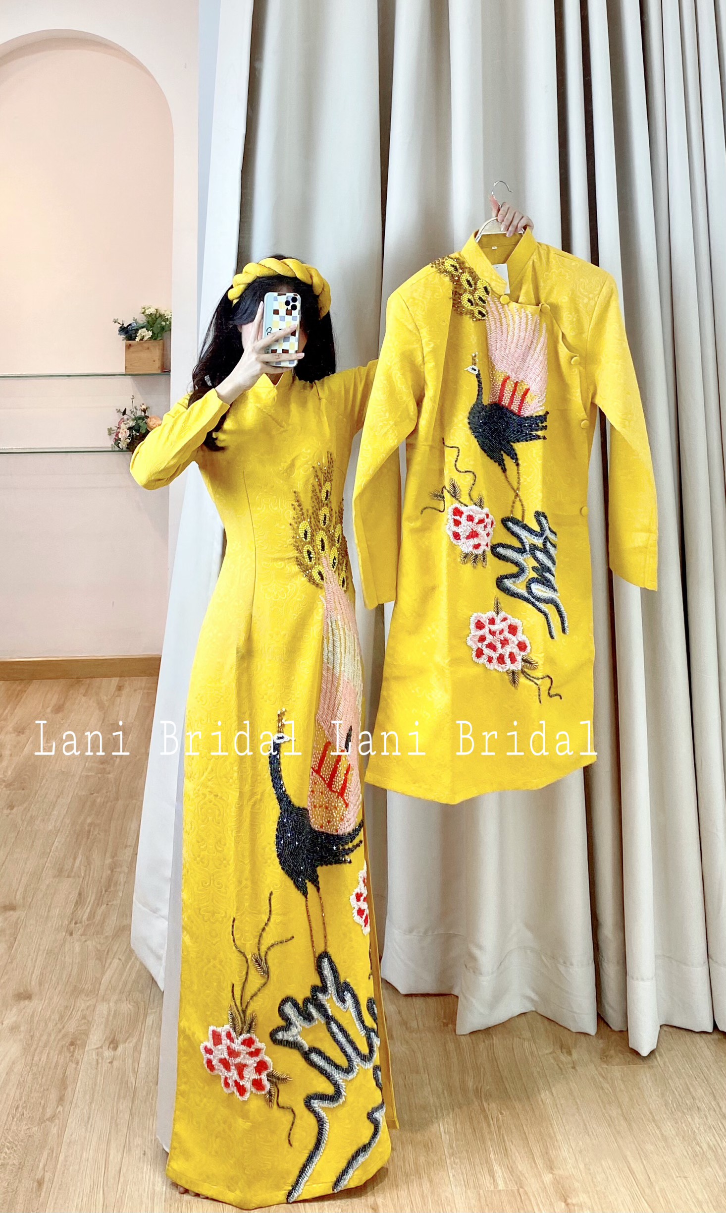 ÁO DÀI VÀNG TAFTA 02