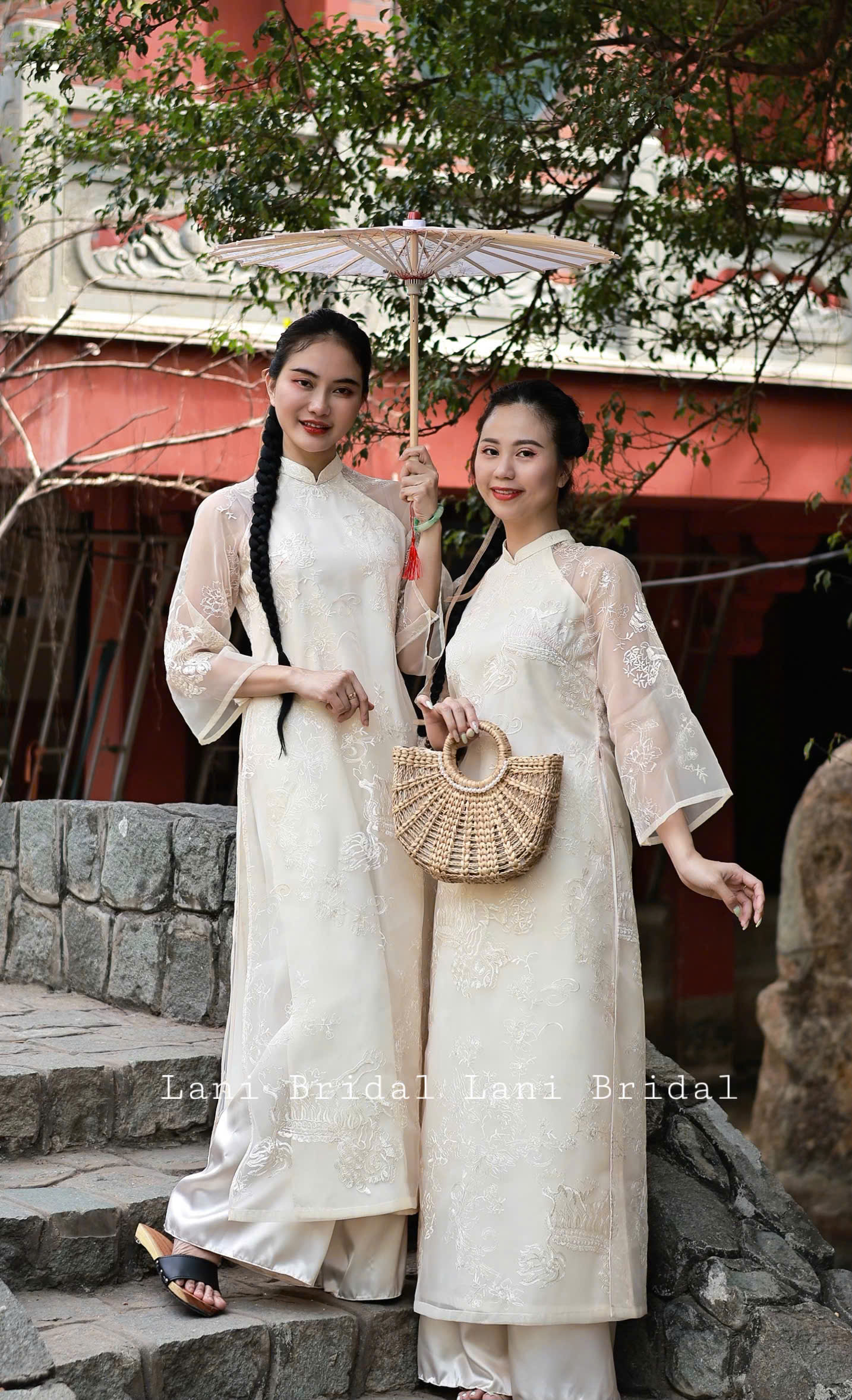 Áo Dài Voan Kem Thêu Hoạ Tiết 