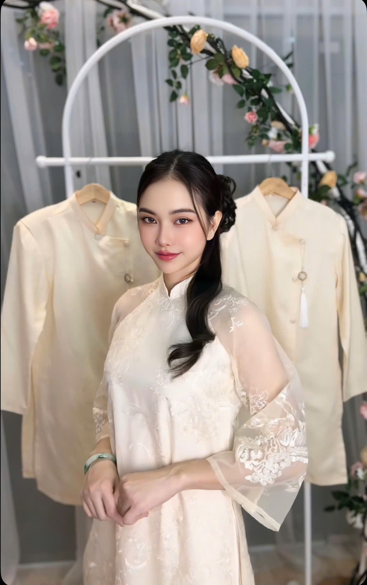 Áo Dài Voan Kem Thêu Hoạ Tiết 